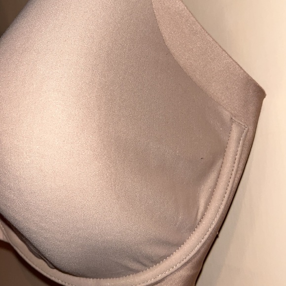 Olga 36DD neutral color bra - Picture 4 of 9